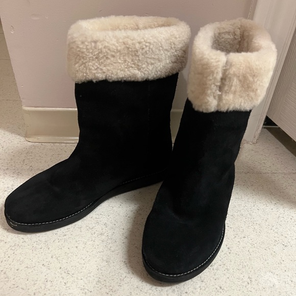 COLE HANN | Fuzzy Shearling Mid-Calf Black Boots - Picture 6 of 6